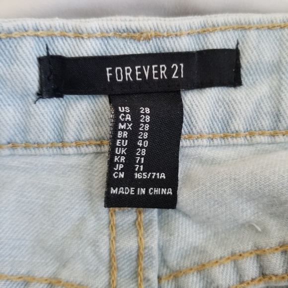 Forever 21 denim shorts - Picture 3 of 3